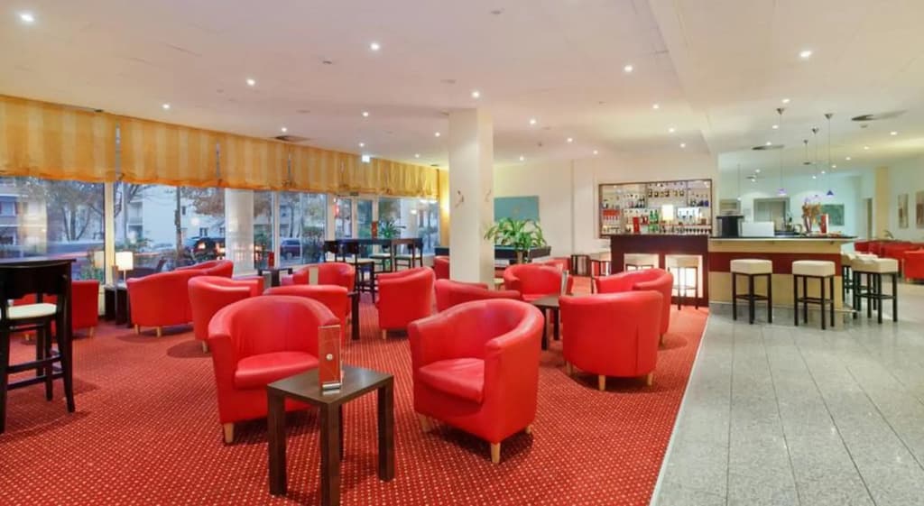Premier Inn Berlin City Süd - photo 29