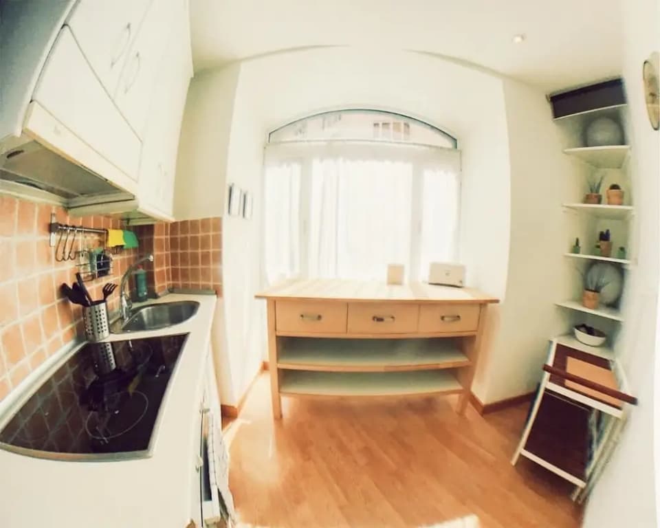 Lollipop Flats City Centre Deluxe Suite - photo 15