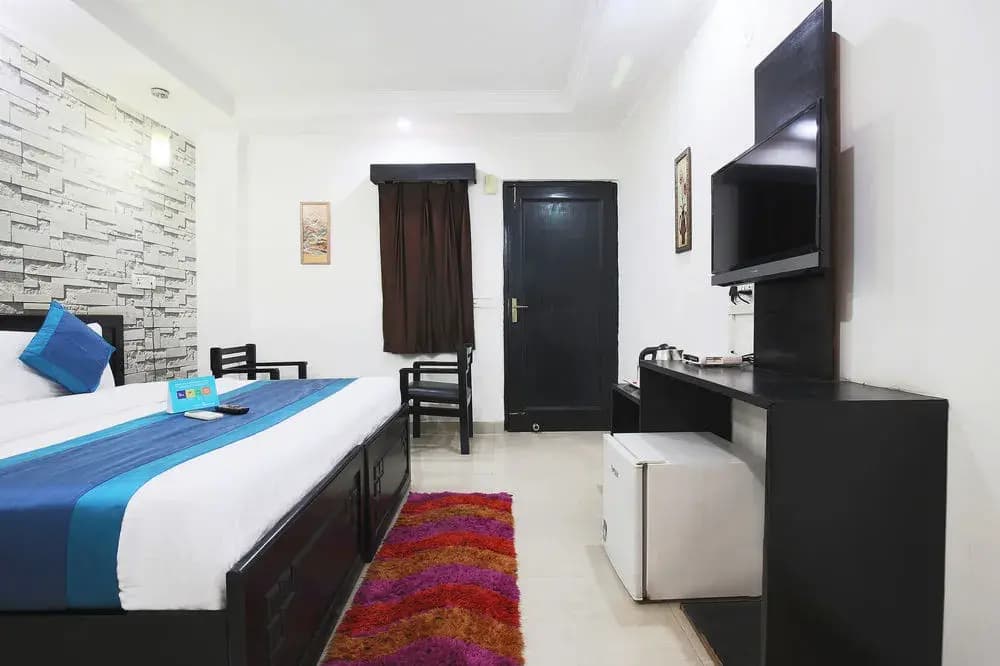 FabHotel Kailash Colony Metro Station - photo 5