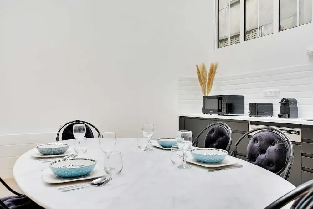 Authentique Apartment - 1br- 2P- Voltaire - photo 14
