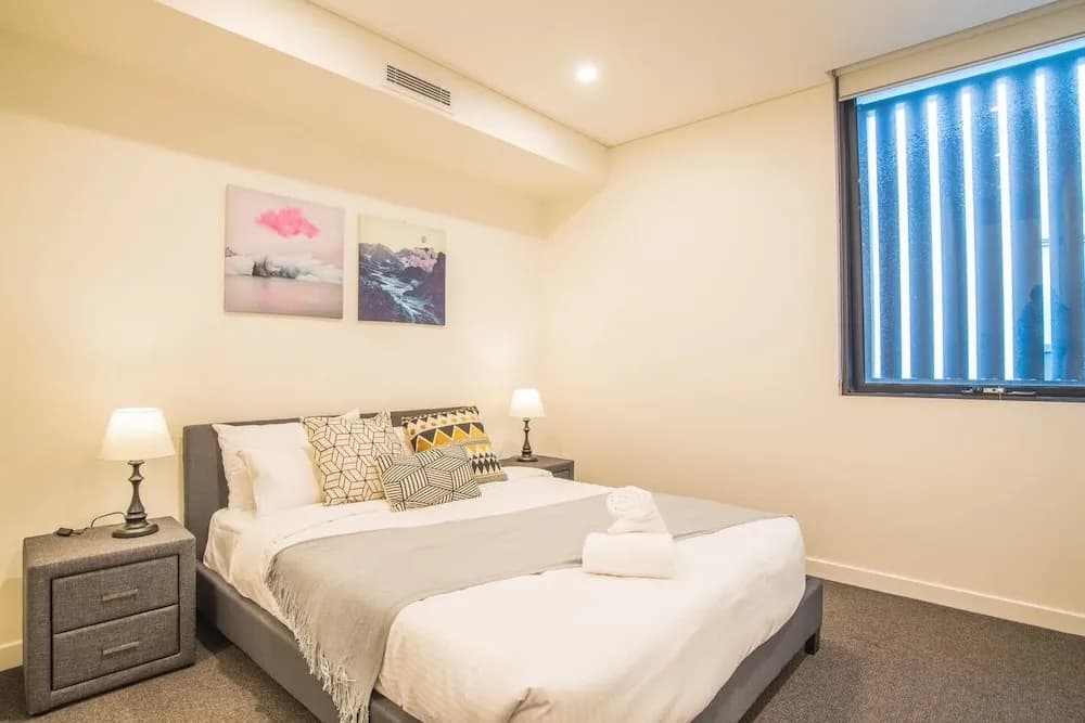 Modern 2bed2bath APT at Neutral Bayparking+wifi - photo 2