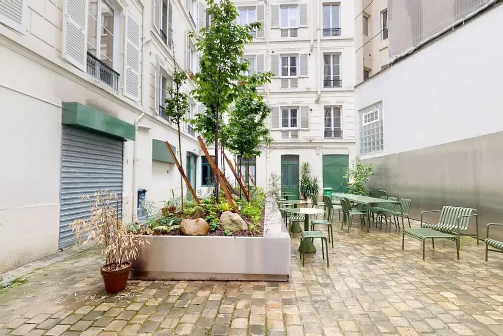 Joivy Pleasant 1-bed Flat w/ Shared Courtyard - photo 15