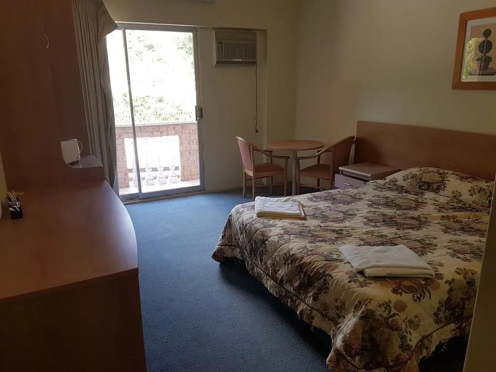 Rest Easy Motel - main photo