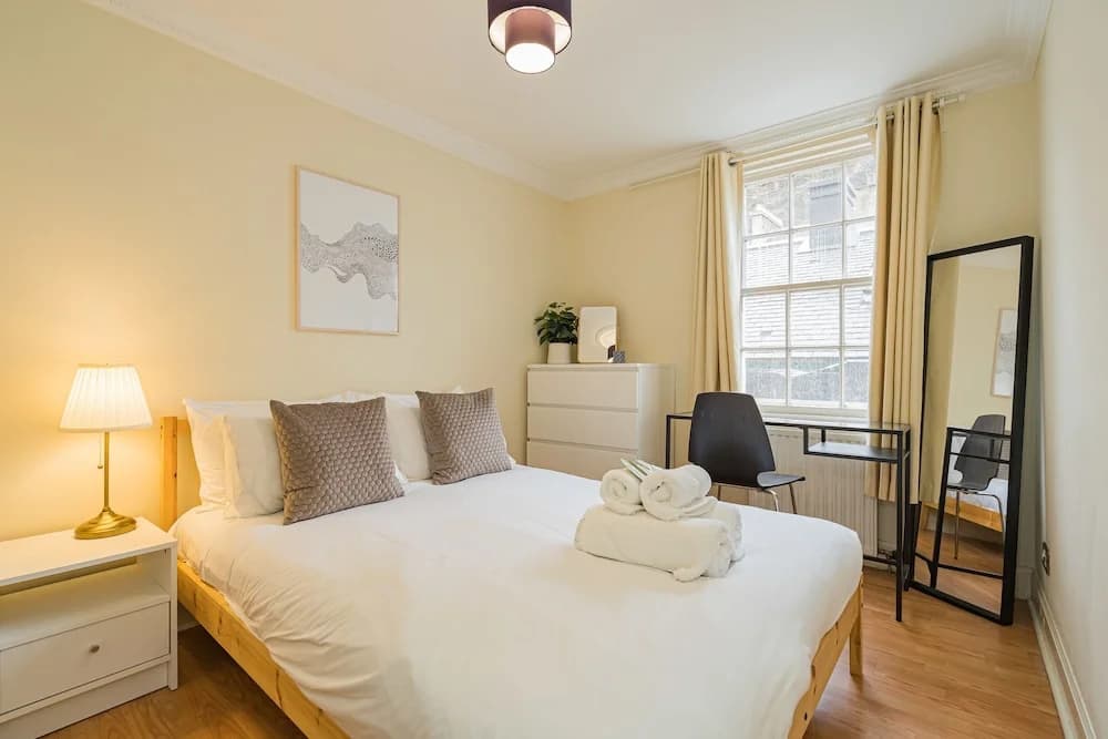 2 Bed Grassmarket Apartment - photo 4