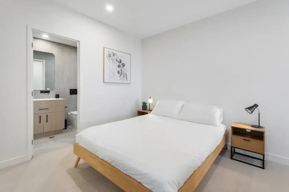 Contemporary 2-bed Haven With Swimming Pool - photo 1