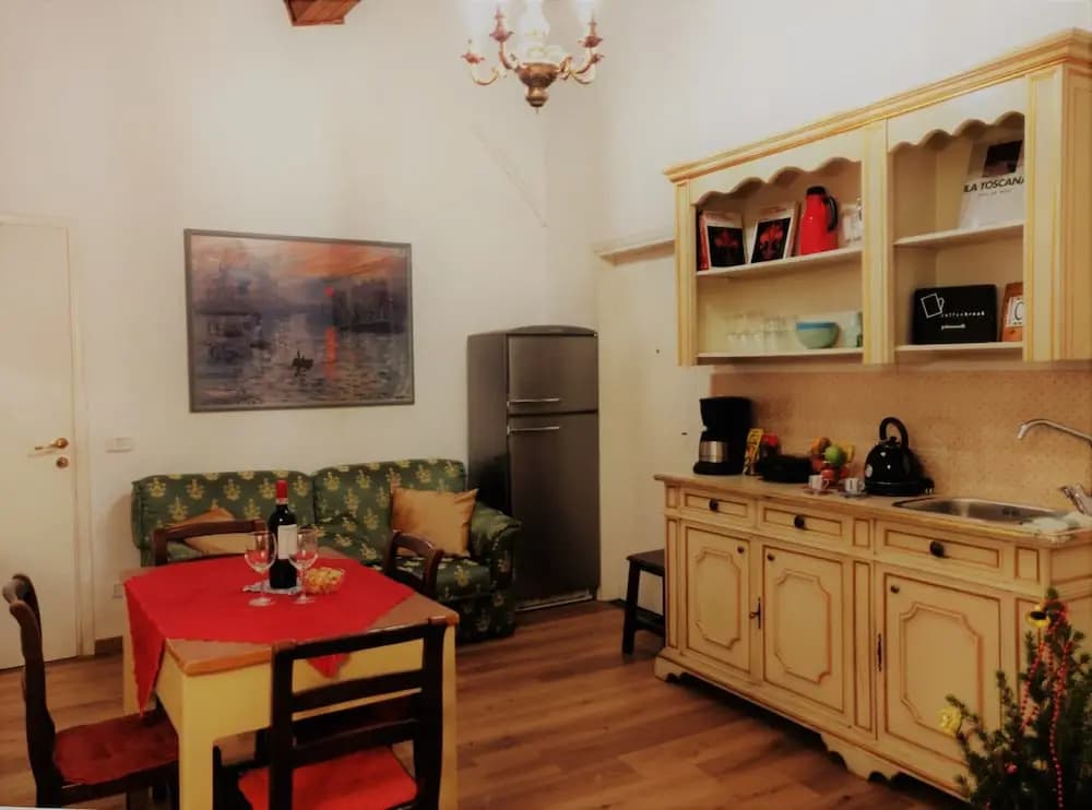Golden Authentic Florentine Gem, Perfect Location - photo 9