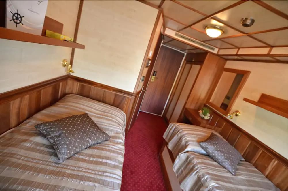 Florentina Boat Hotel - photo 4