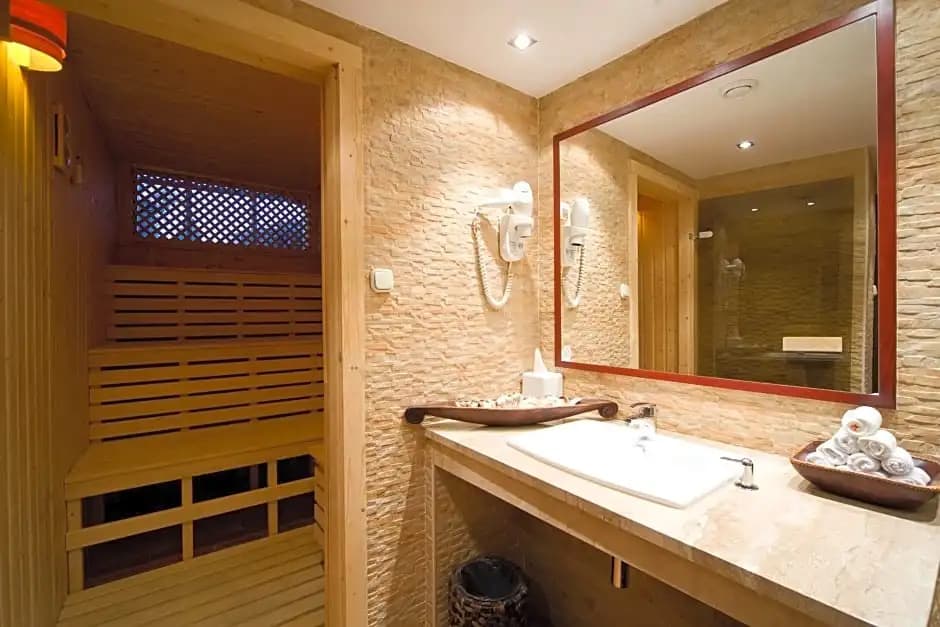 Budget Hotel Victoria - photo 9