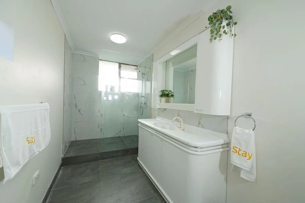 Pet Friendly Ringwood 3BR Home Parking - photo 9
