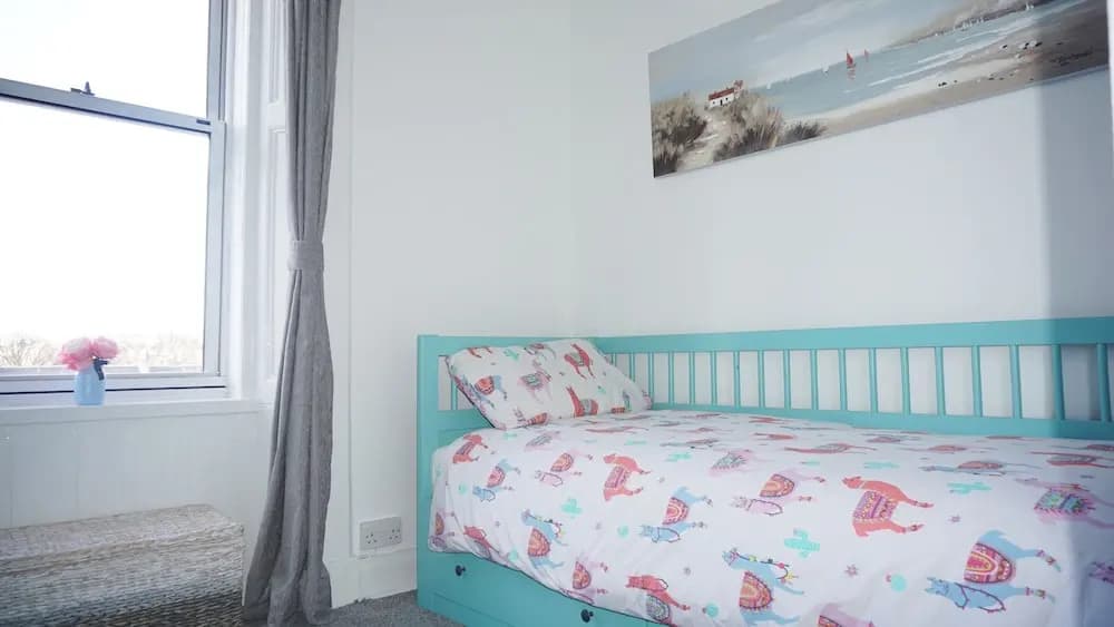 2 Bedroom Flat in Edinburgh With Free Parking - photo 4