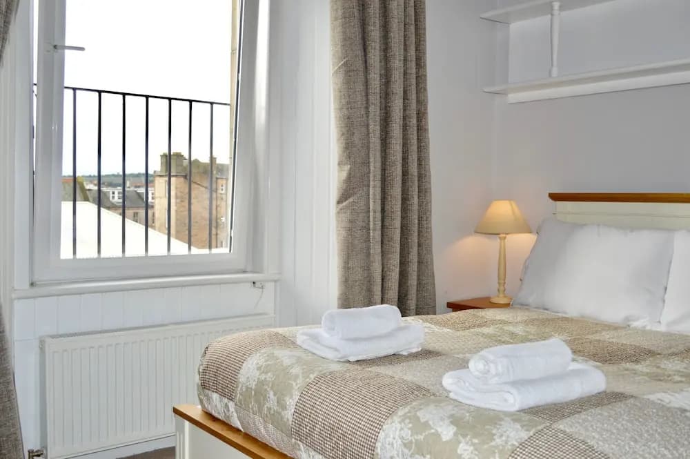 Comfortable 1 Bedroom Flat Near The Meadows - photo 4