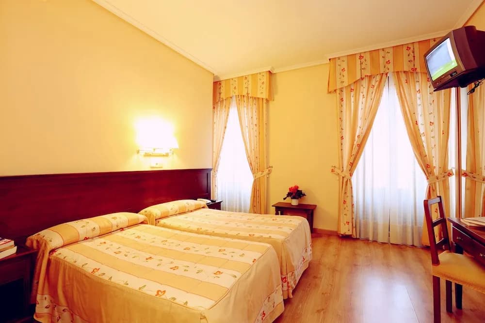 Hostal Sil & Serranos - photo 4