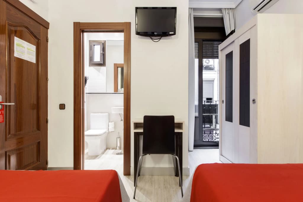 Hostal Castilla I - Atocha - photo 4