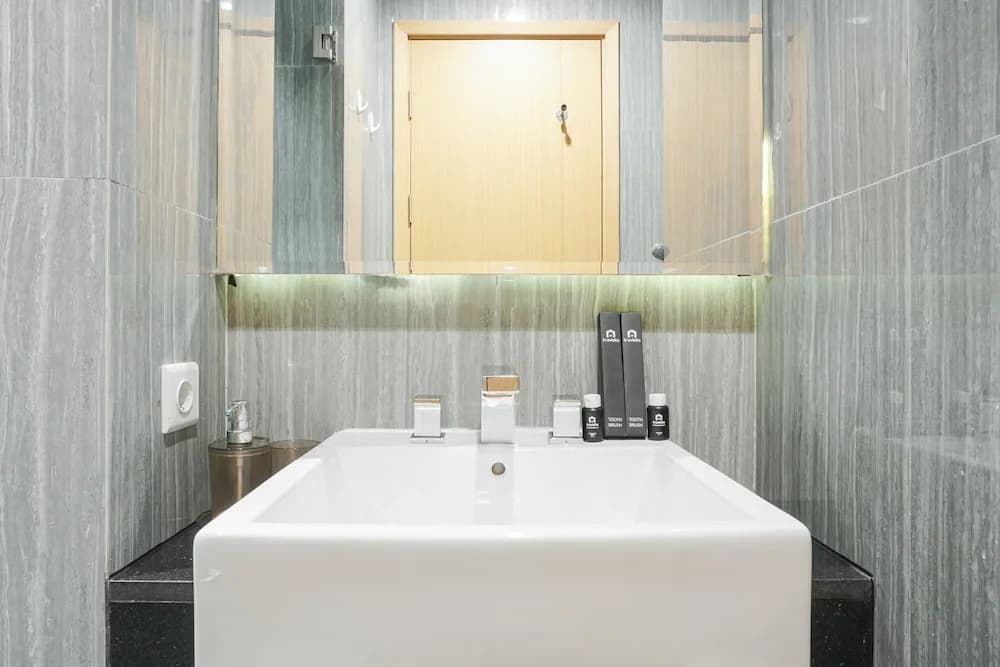 Luxurious Studio at Capitol Suites Apartment - photo 6