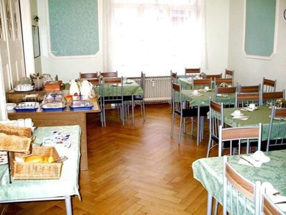 Hotel Pension Messe - photo 13
