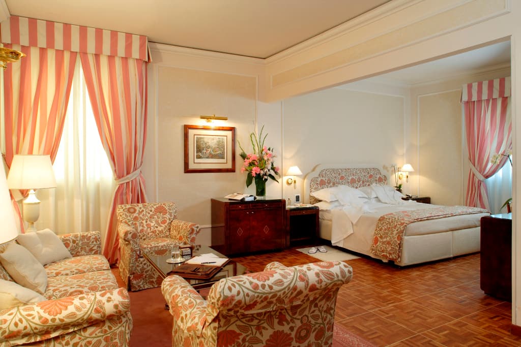 Hotel De La Ville - photo 4