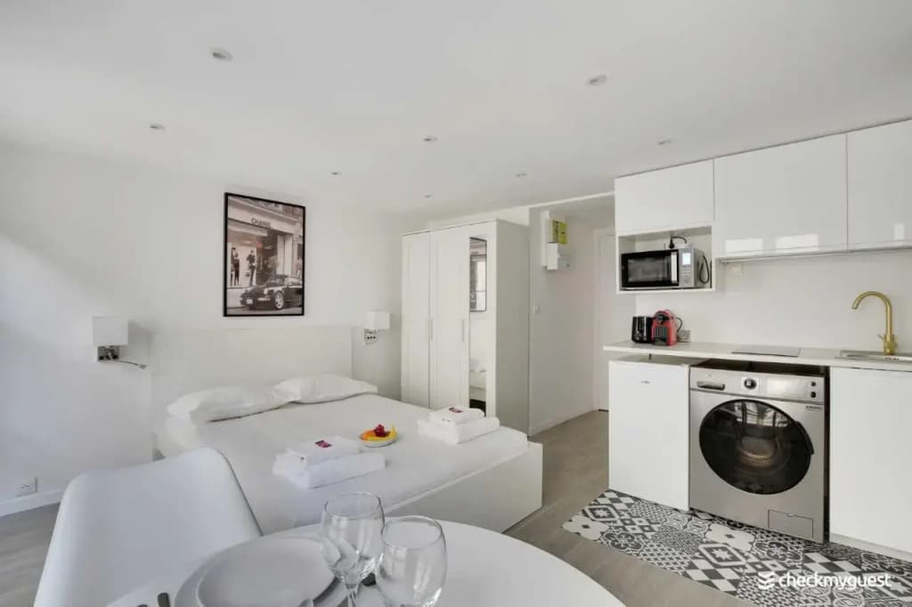 Into Paris - Marais Apartment - photo 3