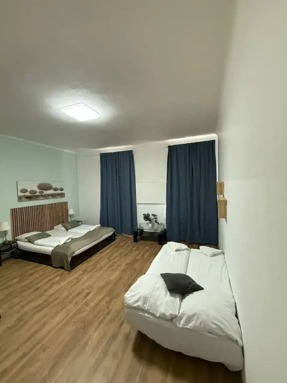Stylish 2BR Apartment Westbahnhof Area - photo 1