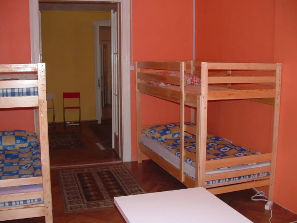 1st Apartments and Hostel - photo 5