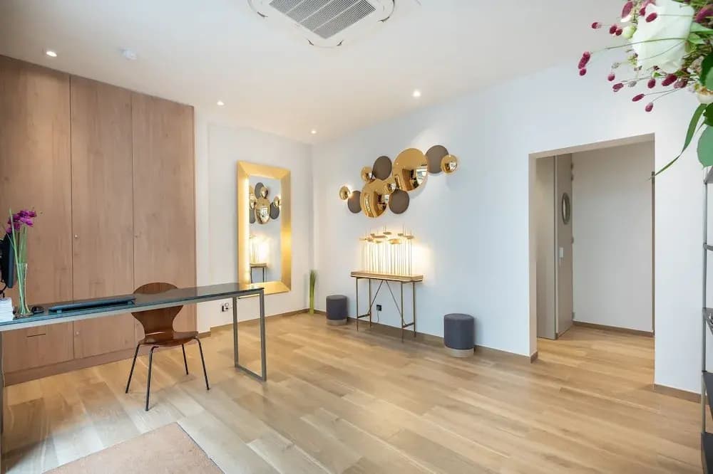 Private Apartment and Terrace Le Marais - photo 11