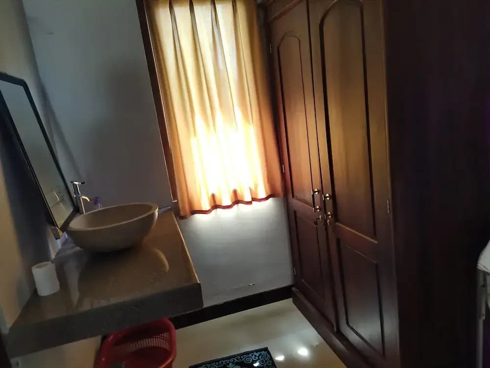 Martin's Guest House - photo 9
