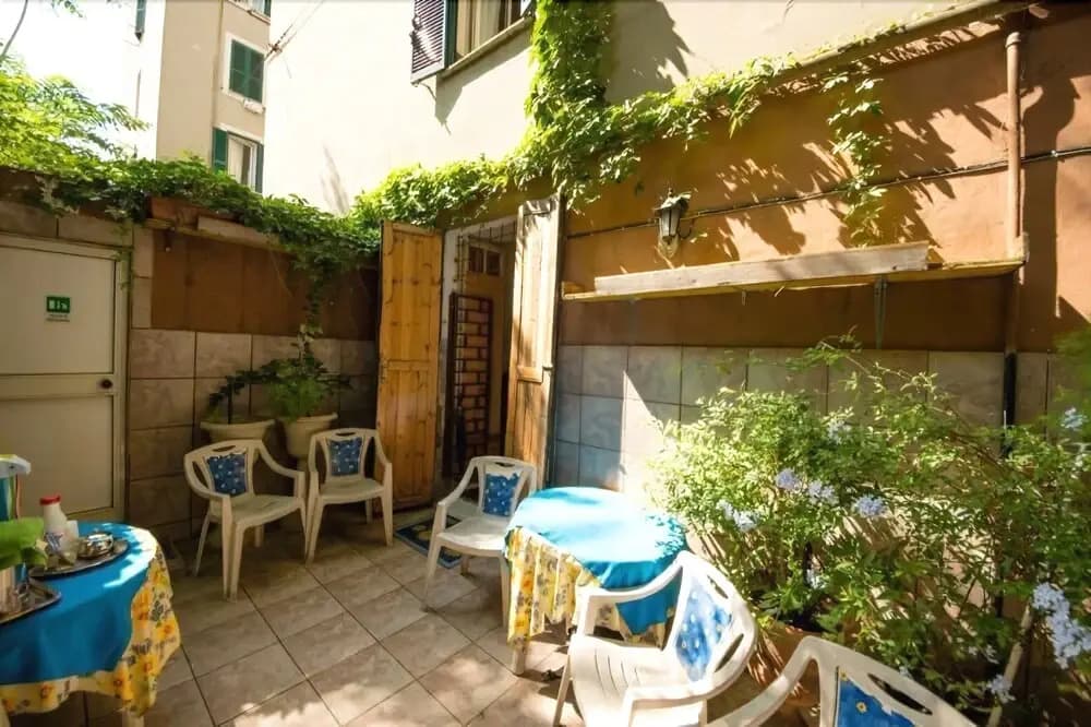Sunshine Hostel - photo 11
