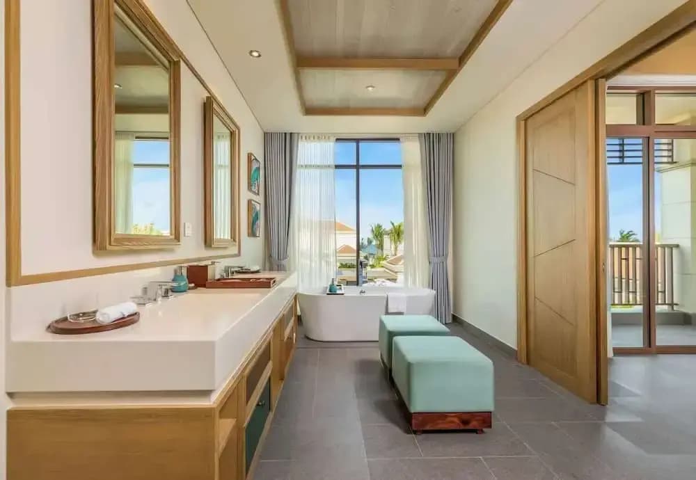 Luxe 3BR Villa: Pool, Breakfast & Housekeeping - photo 10