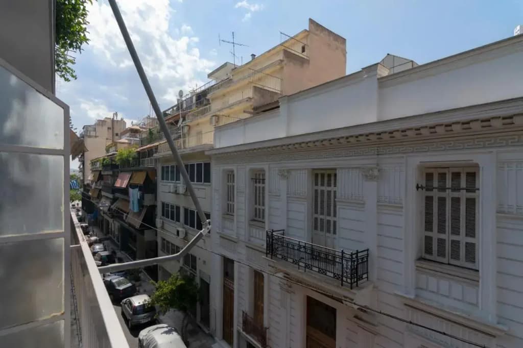 Modern 2BD apt in Athens , 3-min metro - photo 1