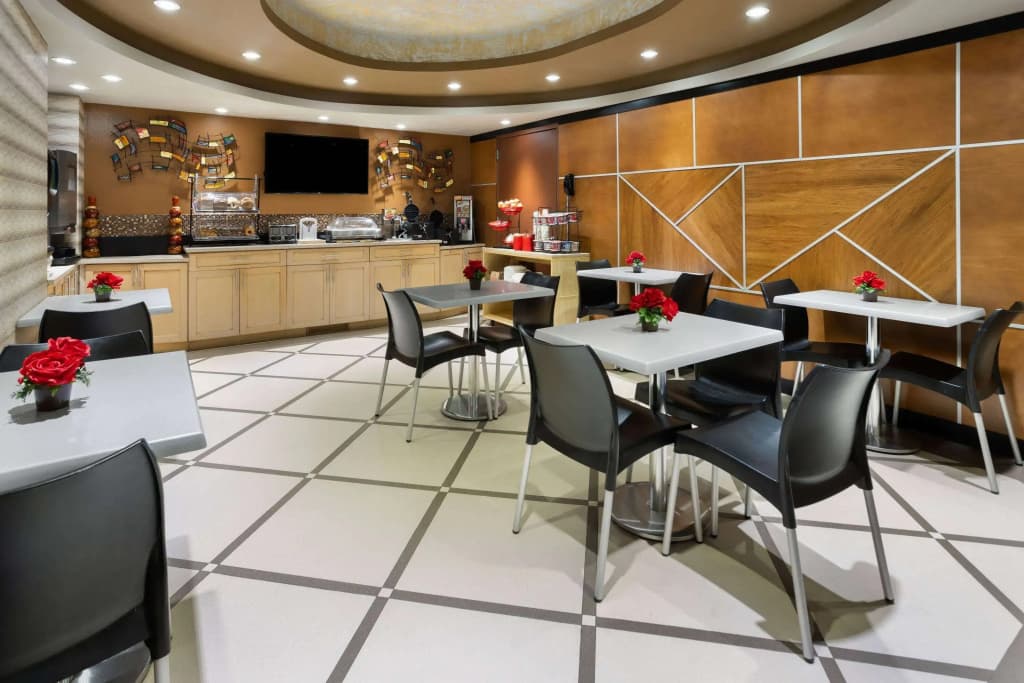 Ramada by Wyndham Bronx - photo 15