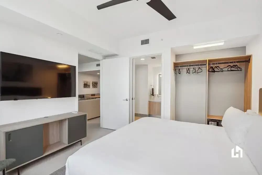 Stylish Apartments with Partial Ocean Views in Downtown - photo 2