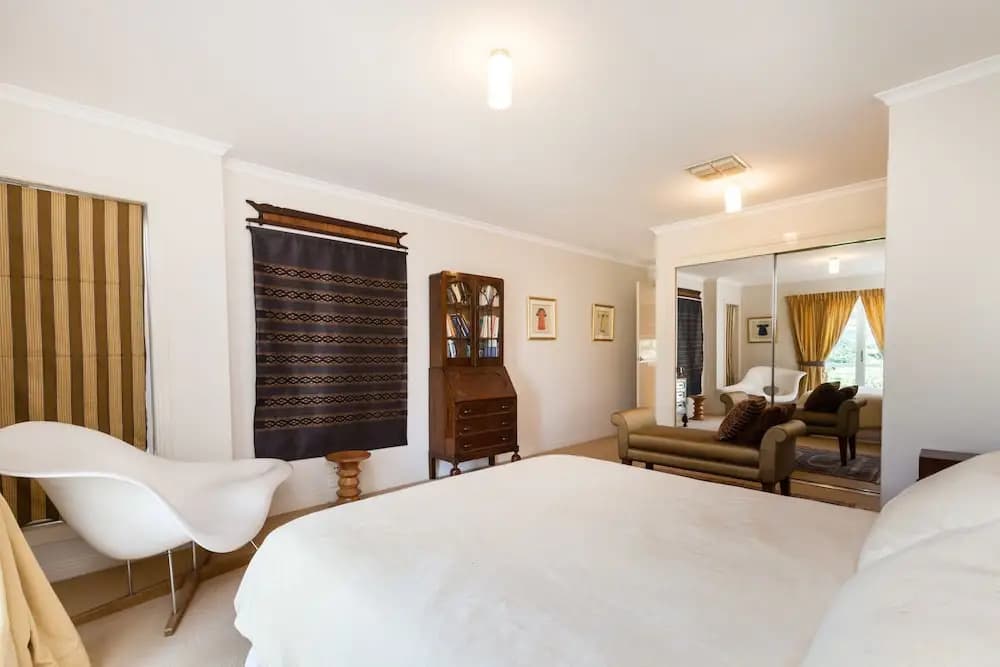 JASMINE, 2BDR Port Melbourne House - photo 2