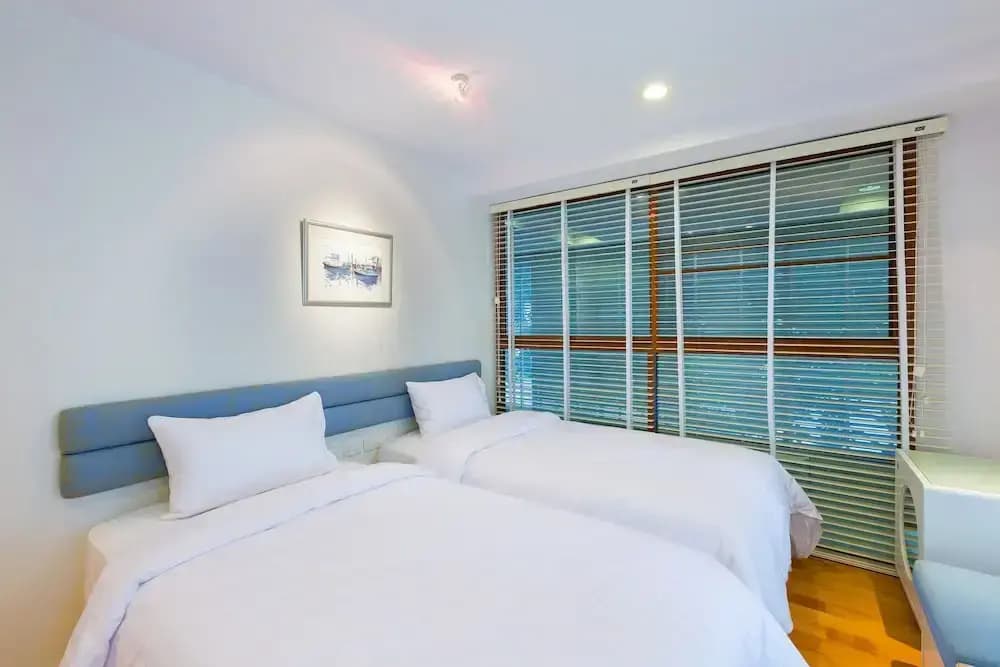 Baan LonSai Beachfront Condominium - photo 2