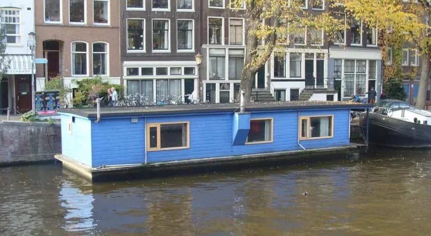 The Blue Houseboat - photo 4