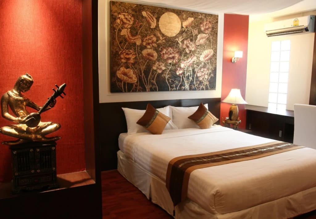 Mirth Sathorn Hotel - photo 4