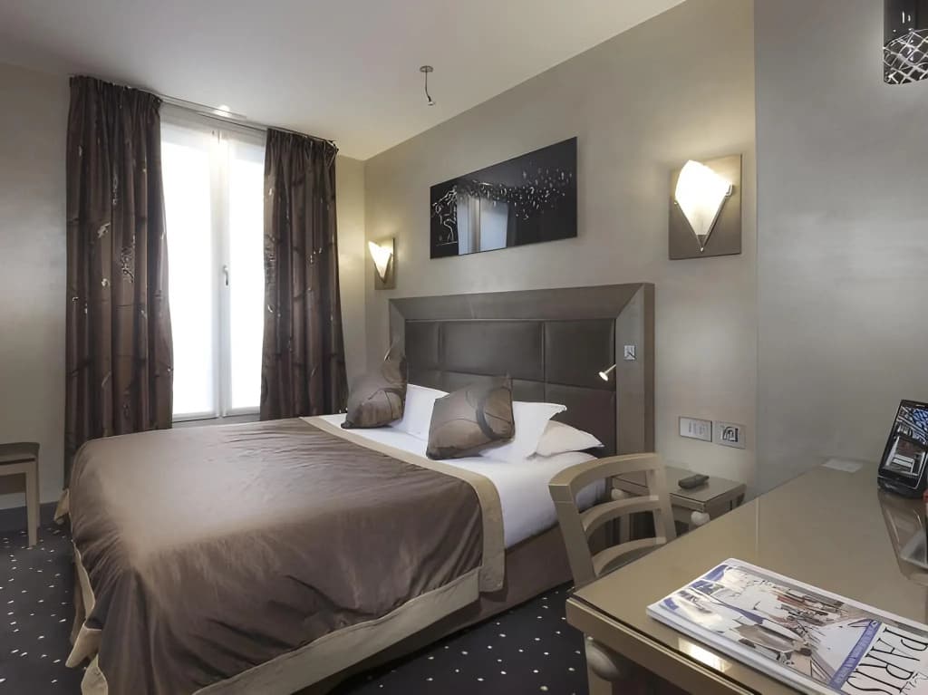 Hotel Des Champs Elysees - photo 4
