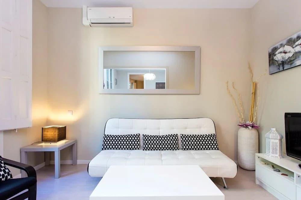 Trendy 3 Bedroom Flat in Central Area - main photo