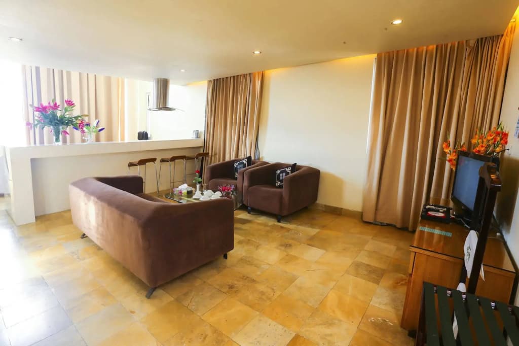 A25 Premium Hotel - 12 Ngo Si Lien - photo 10