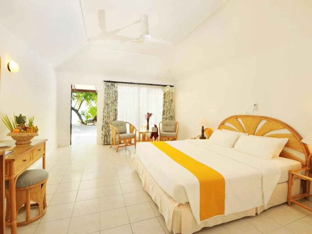 Holiday Island Resort & Spa - photo 3