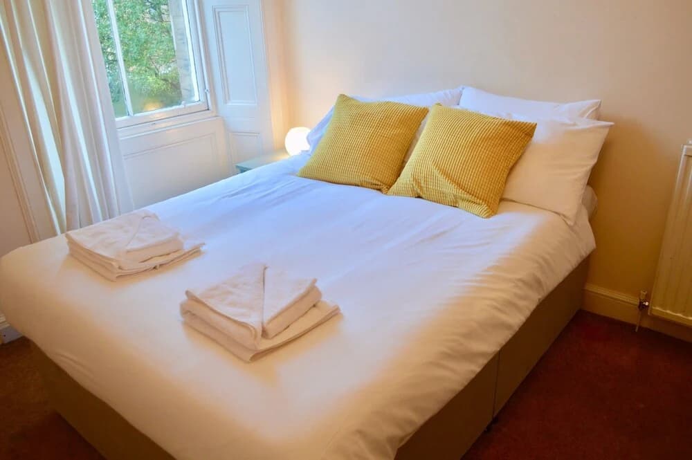 3 Bedroom Bruntsfield Flat - photo 10
