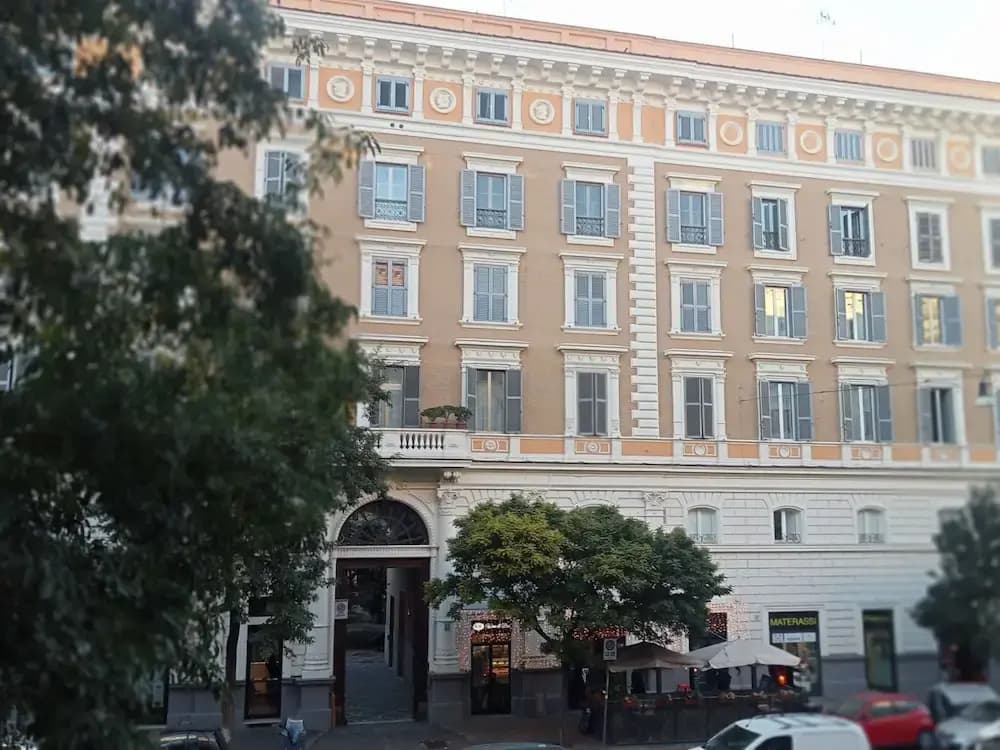 Deluxe Vatican - photo 1