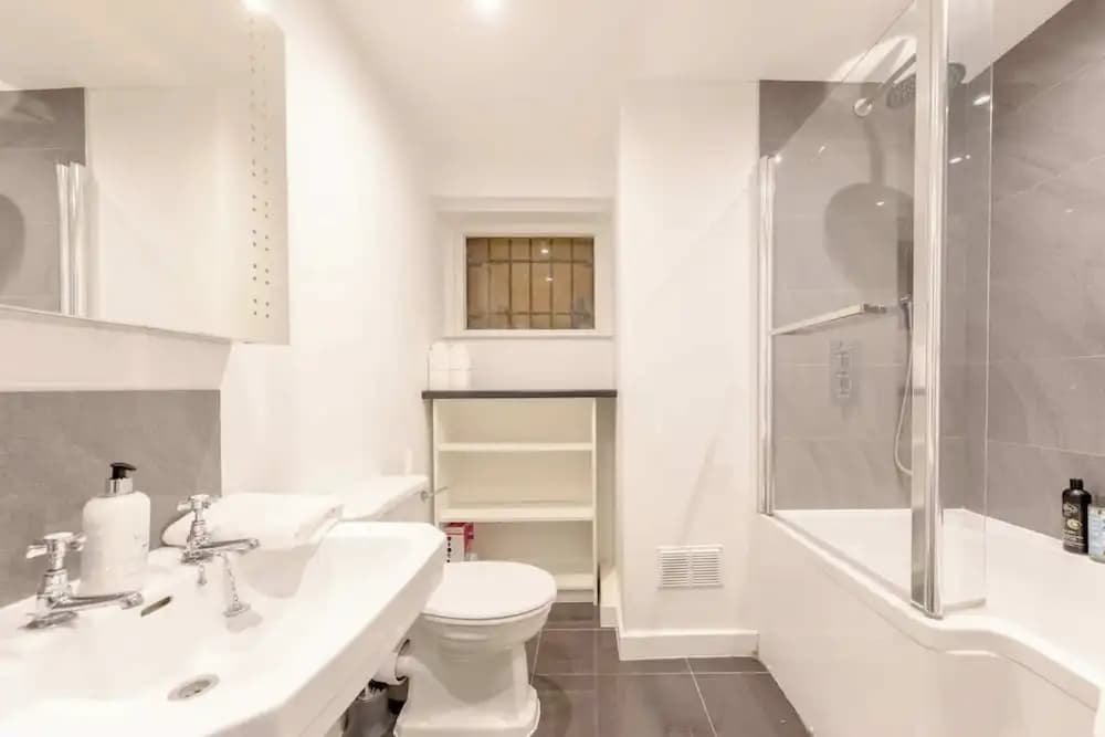 Beautifully Refurbished 2BD Flat- Clapham - photo 8