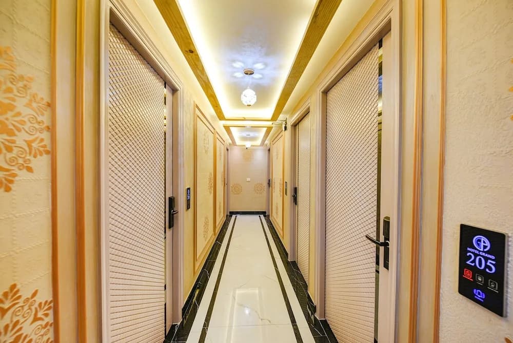 Fabhotel Grand Palazzo - photo 12