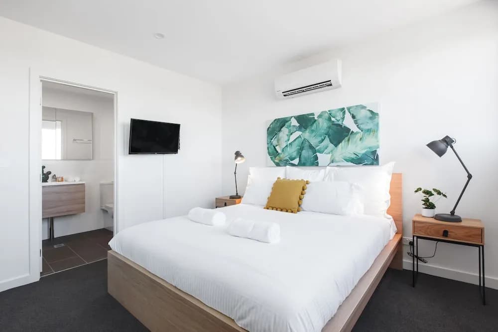 Spacious Urban Oasis in Central Location - photo 5