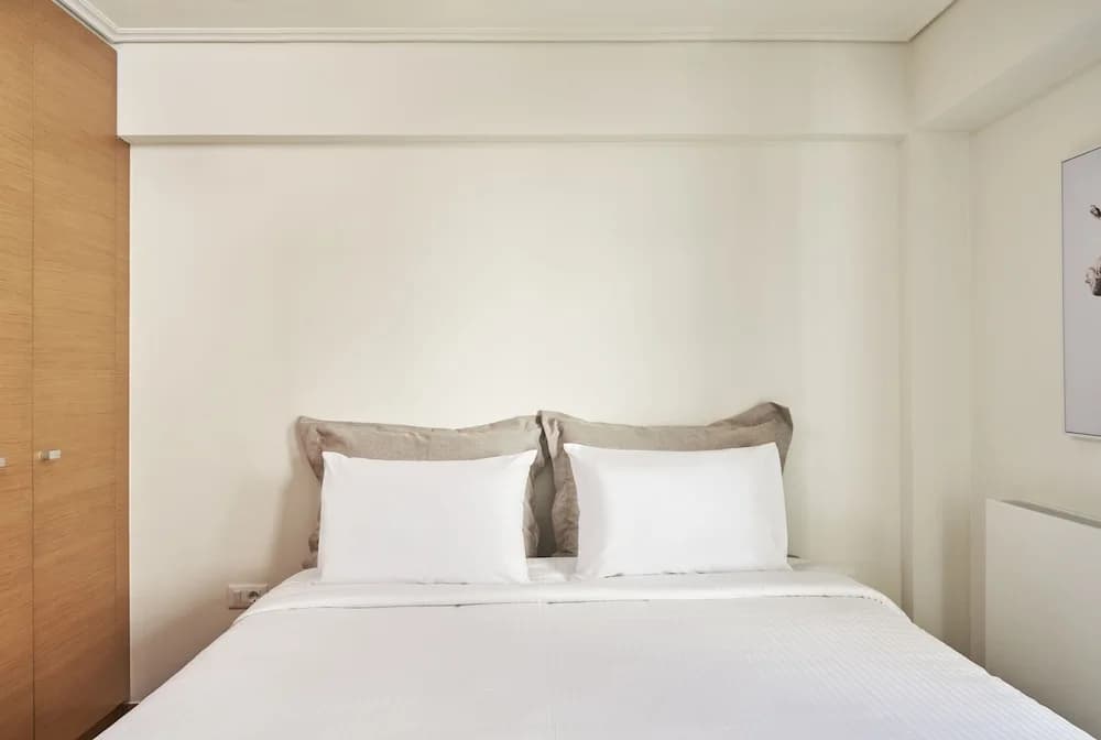 Contemporary Comfy Apt - photo 4