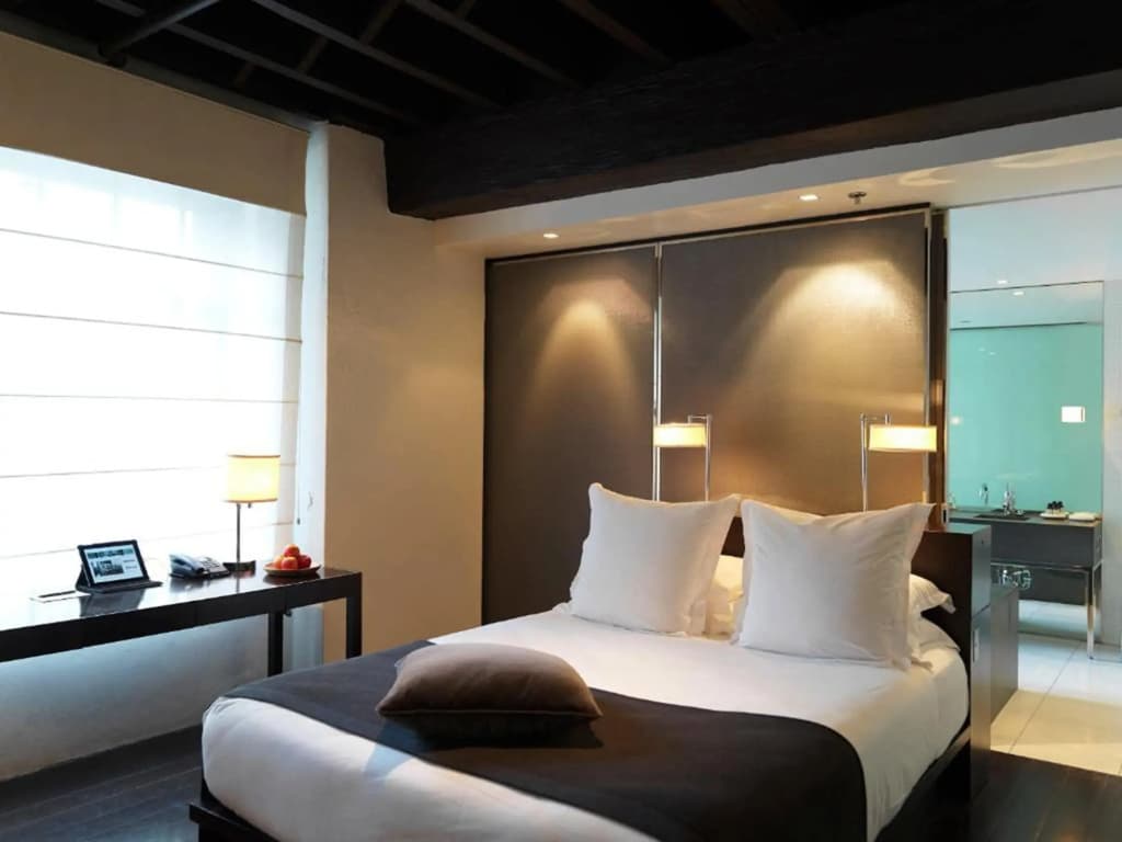 Establishment Hotel - photo 2