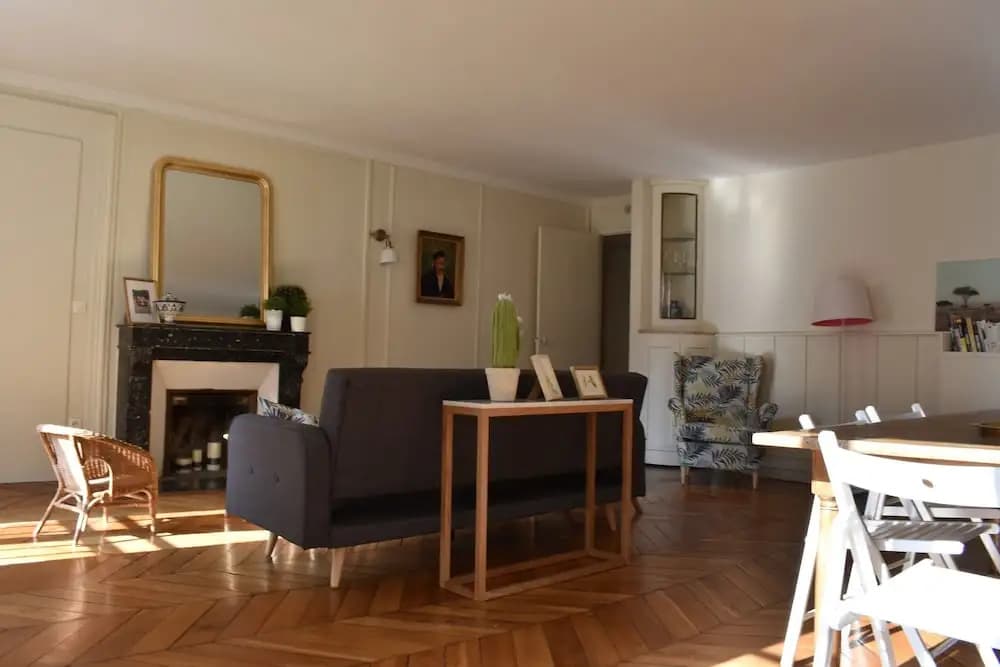 Spacious 2 Bedroom Apartment in Paris 2nd - photo 2