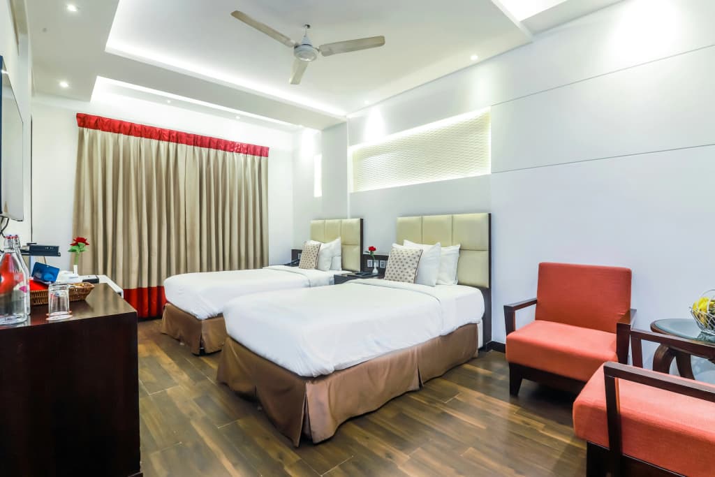 Hotel Grand Godwin - photo 2