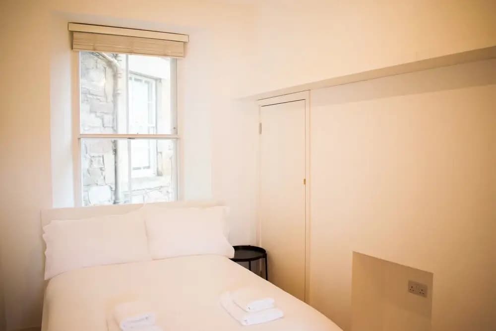 Bright And Modern 2 Bedroom Flat - photo 2