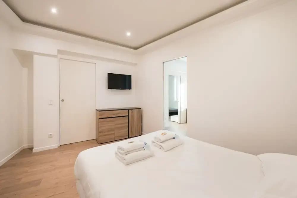 Spacious Apartment With 2 Rooms - photo 2