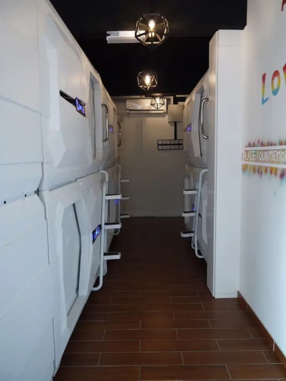 Aloha Capsule Hostel - photo 12
